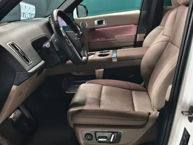 Li Auto L8 — Фото автомобиля 4