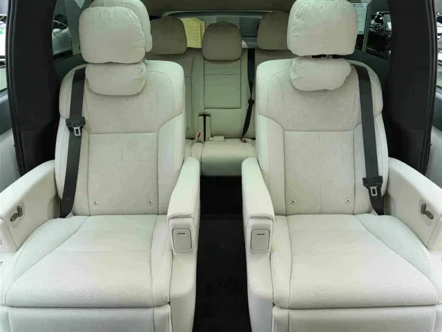 Li Auto MEGA — Фото автомобиля 14