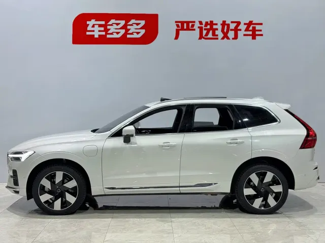 Volvo XC60 — Фото автомобиля 4