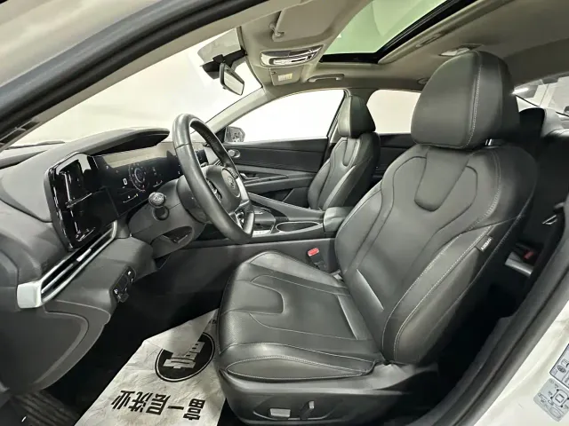 Hyundai Elantra — Фото автомобиля 12