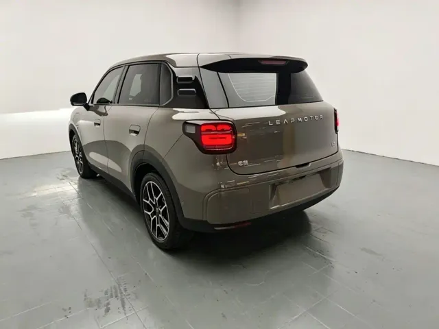 Leapmotor A10 — Фото автомобиля 5