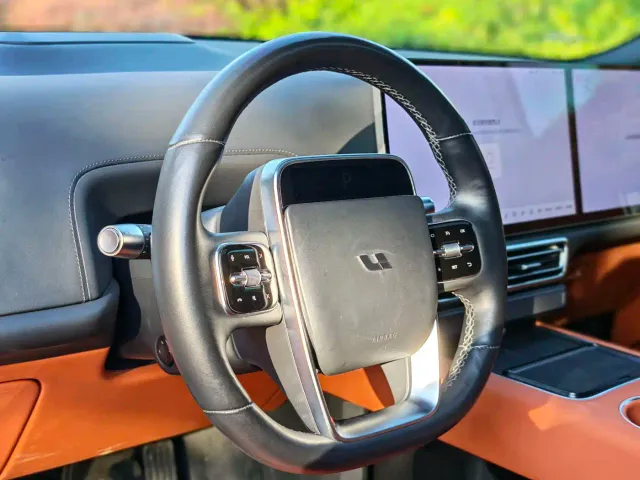 Li Auto L8 — Фото автомобиля 7