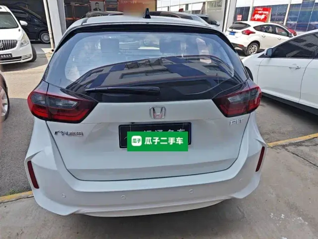 Honda Fit — Фото автомобиля 5