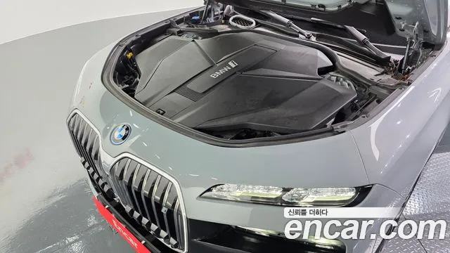 BMW i7 — Фото автомобиля 4