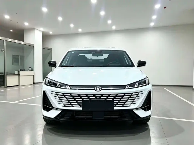 Changan Eado — Фото автомобиля 2