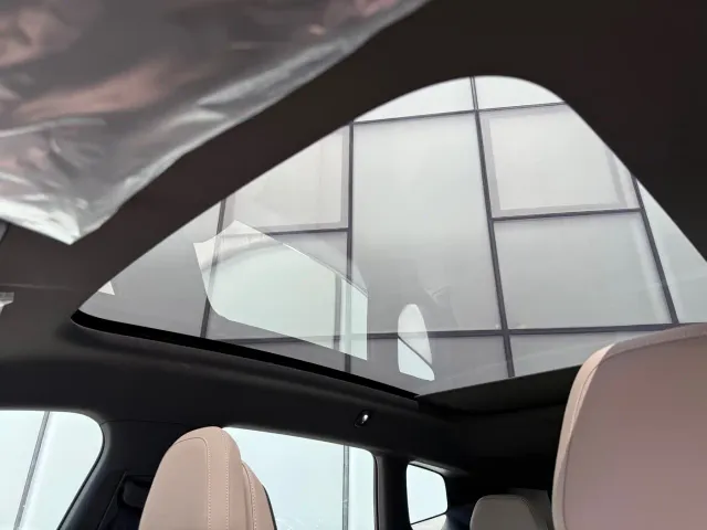 Volvo XC70 Plug-in Hybrid — Фото автомобиля 15
