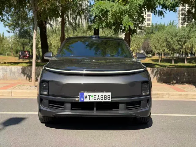 Li Auto L9 — Фото автомобиля 2