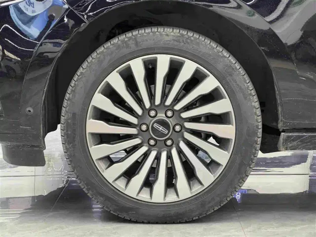 Lincoln Navigator — Фото автомобиля 4