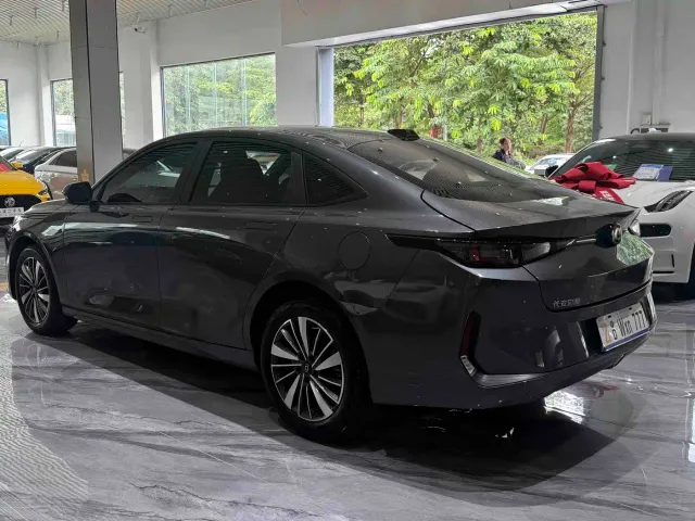 Changan Qiyuan A05 — Фото автомобиля 20