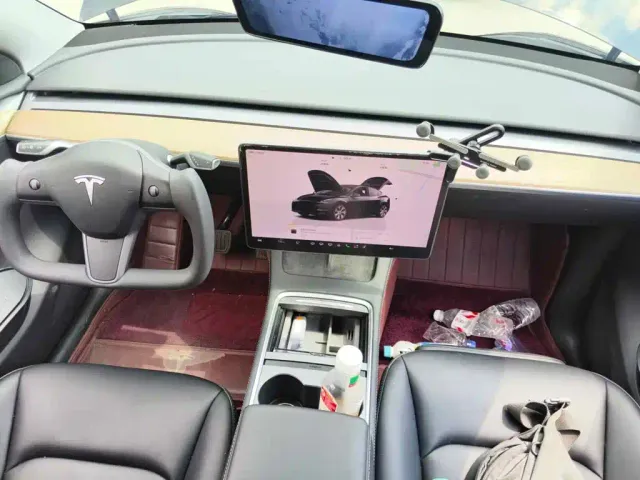 Tesla Model Y — Фото автомобиля 12