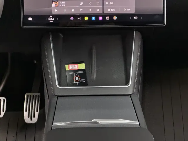 Tesla Model Y — Фото автомобиля 12
