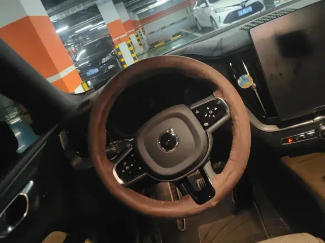 Volvo XC60 — Фото автомобиля 15
