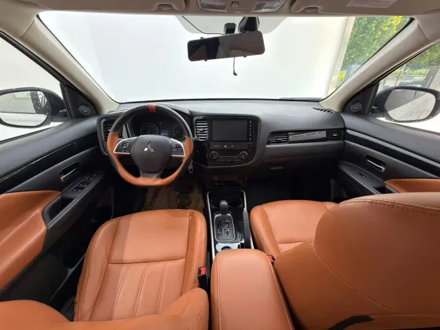 Mitsubishi Outlander — Фото автомобиля 15