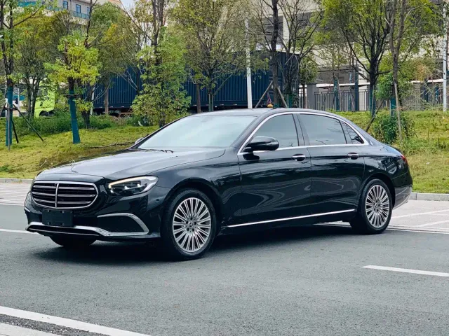 Фотография автомобиля — Mercedes-Benz E-Class