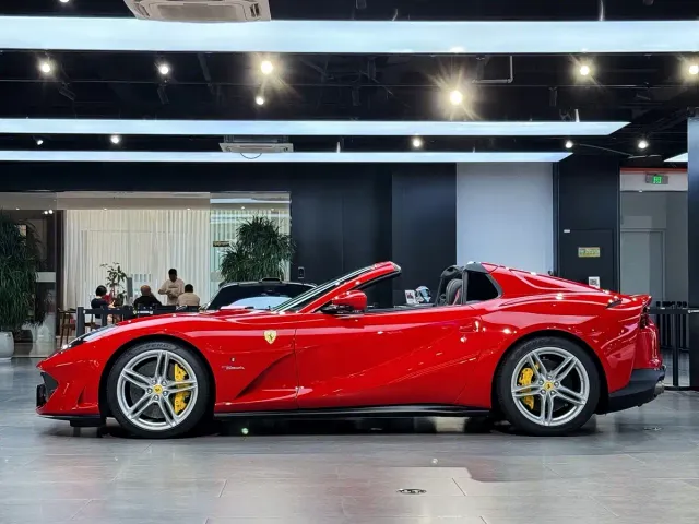 Ferrari 812 — Фото автомобиля 3