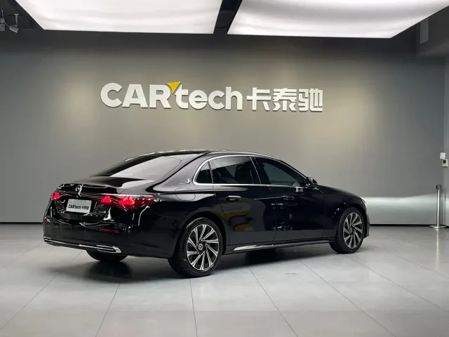 Mercedes-Benz E-Class — Фото автомобиля 4