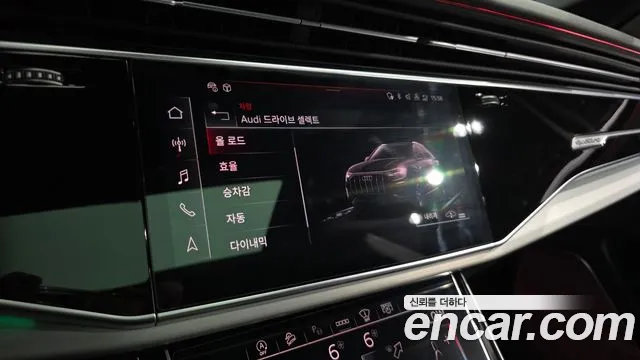 Audi Q8 55 TFSI quattro Premium — Фото автомобиля 25