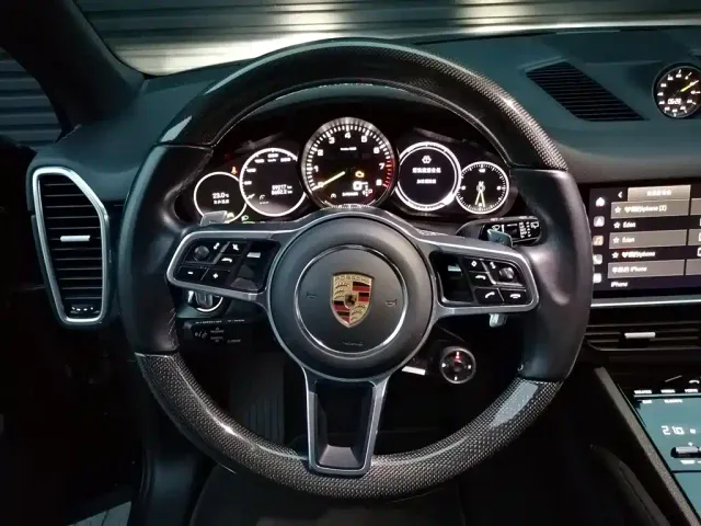 Porsche Cayenne — Фото автомобиля 12