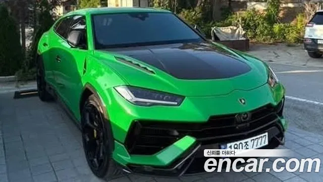 Фотография автомобиля — Lamborghini Urus