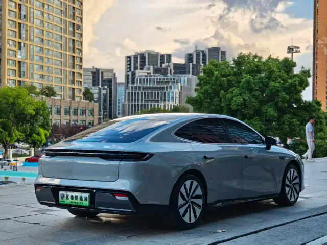 Geely Galaxy E8 — Фото автомобиля 8