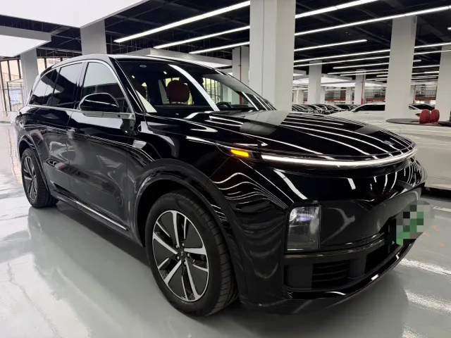 Li Auto L8 — Фото автомобиля 3