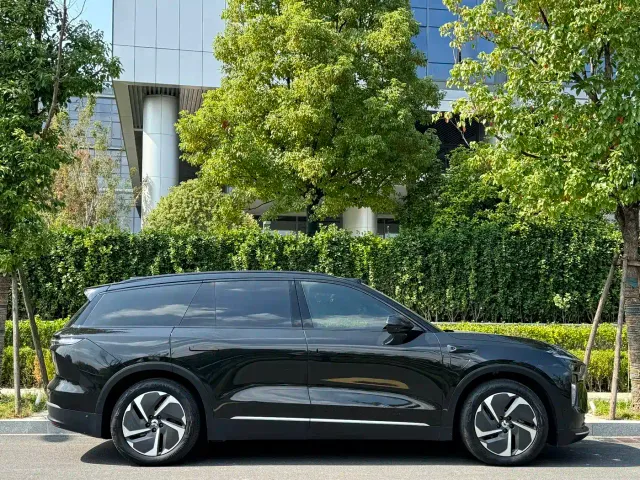 Nio ES8 — Фото автомобиля 9