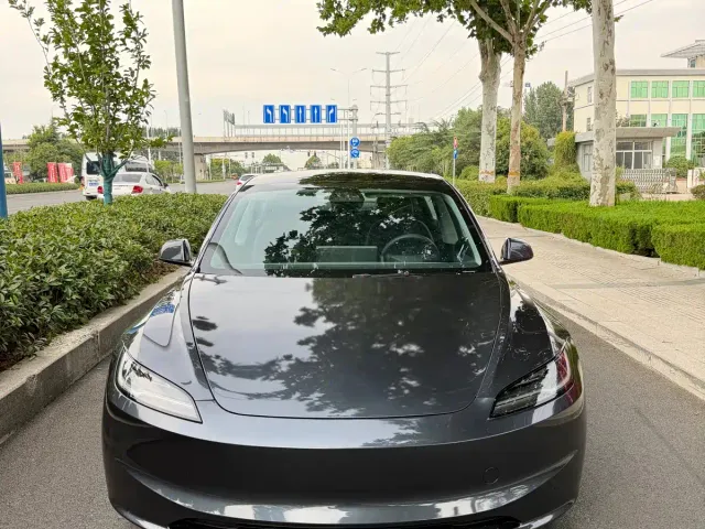Фотография автомобиля — Tesla Model 3
