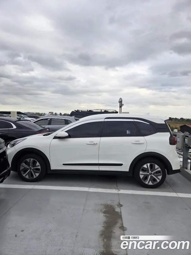 Kia Niro — Фото автомобиля 2