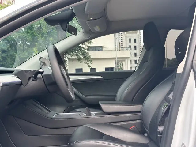 Tesla Model Y — Фото автомобиля 7