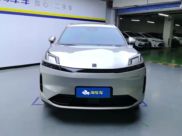Lynk & Co Lynk & Co 08 EM-P 2023 120km Long Range Pro — Фото автомобиля 2
