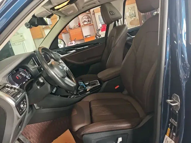 BMW iX3 — Фото автомобиля 14