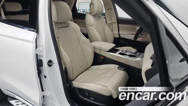 Genesis GV70 — Фото автомобиля 16
