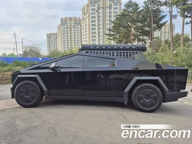 Tesla Cybertruck — Фото автомобиля 3