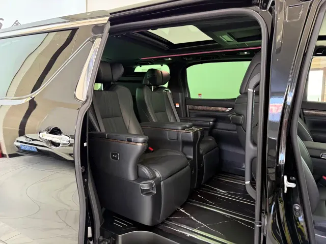Toyota Alphard — Фото автомобиля 11