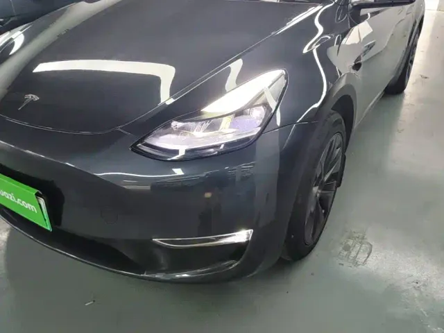 Tesla Model Y — Фото автомобиля 17