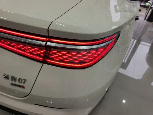 BYD Seal 07 DM-i — Фото автомобиля 7
