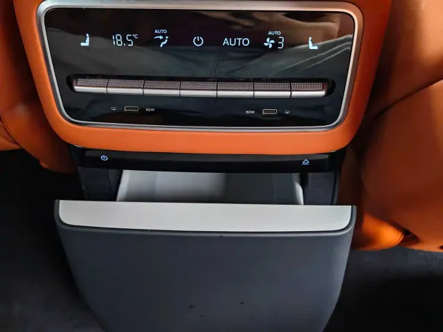 Li Auto L9 — Фото автомобиля 12