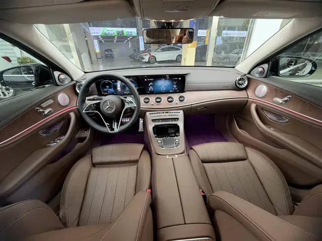 Mercedes-Benz E-Class — Фото автомобиля 5