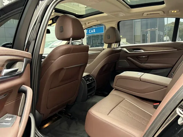 BMW 5 Series — Фото автомобиля 5