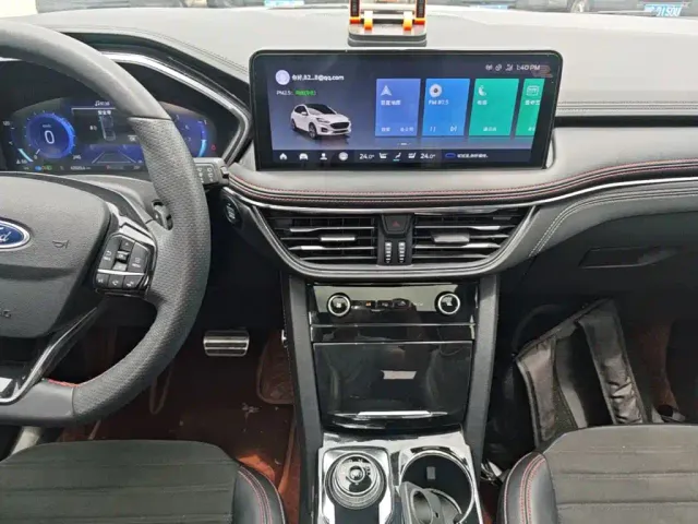 Ford Escape — Фото автомобиля 12