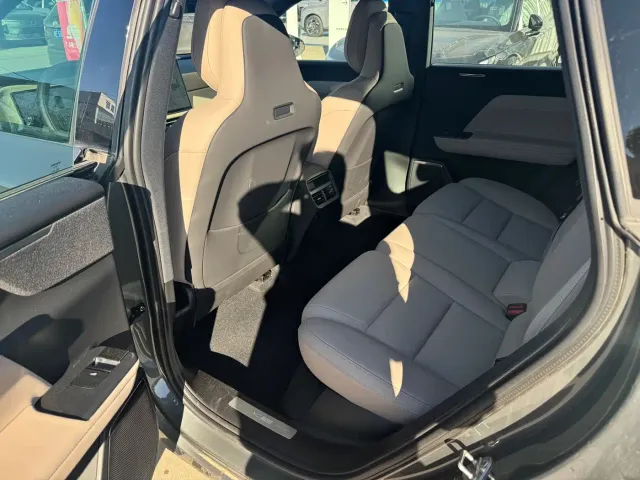 Volvo XC70 Plug-in Hybrid — Фото автомобиля 4