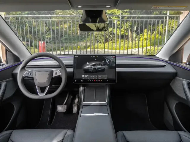 Tesla Model Y — Фото автомобиля 12