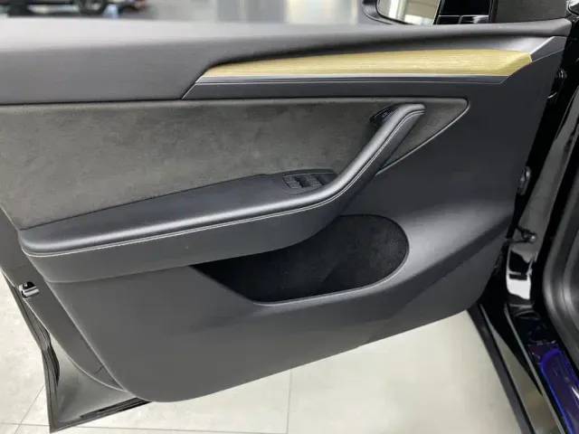 Tesla Model Y — Фото автомобиля 18