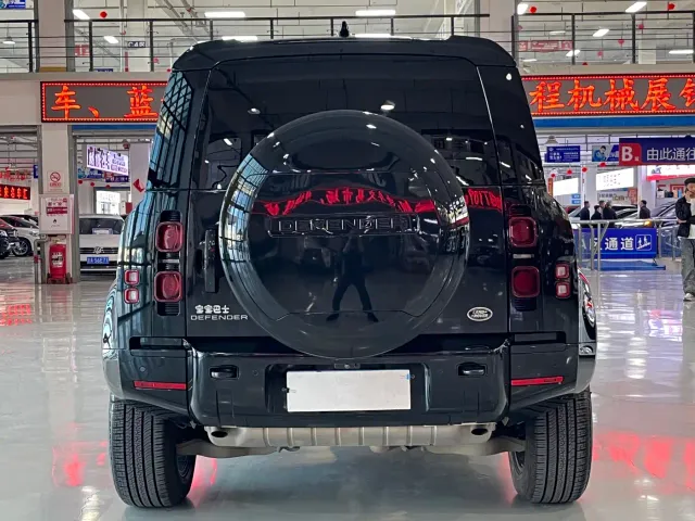 Land Rover Defender — Фото автомобиля 7