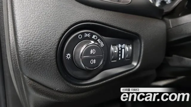 Jeep Renegade — Фото автомобиля 24