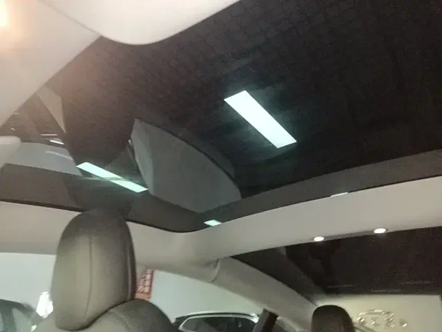 Tesla Model 3 — Фото автомобиля 17