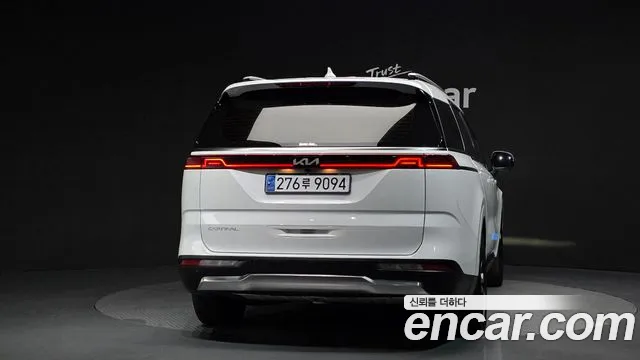 Kia Carnival Generation 4 — Фото автомобиля 4