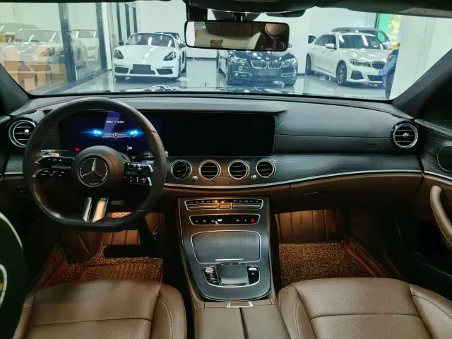 Mercedes-Benz E-Class — Фото автомобиля 10