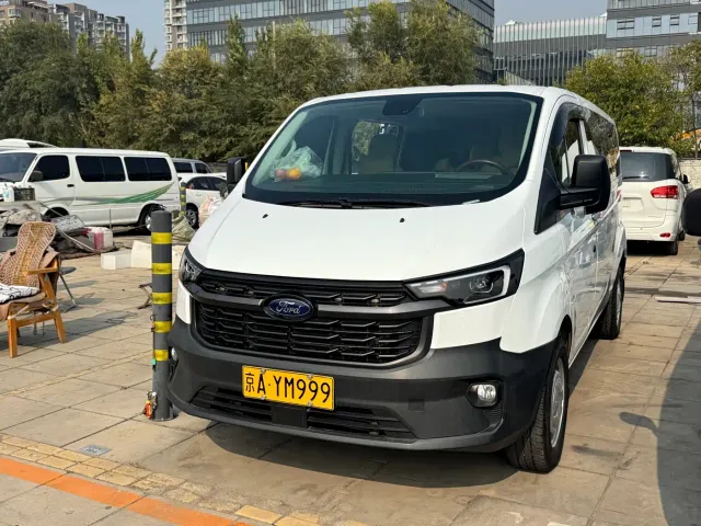 Фотография автомобиля — Ford Transit