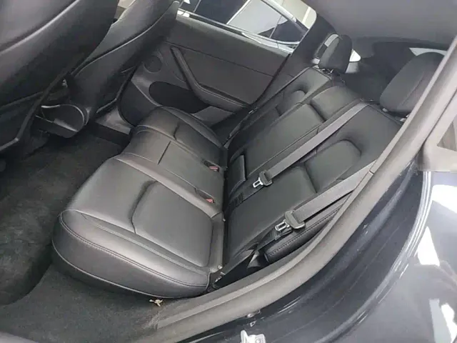 Tesla Model Y — Фото автомобиля 16